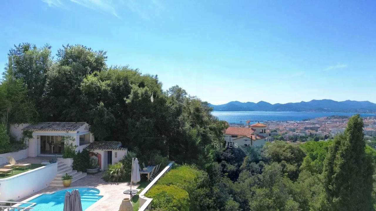 Flat in Cannes, France, 250 m² - picture 7