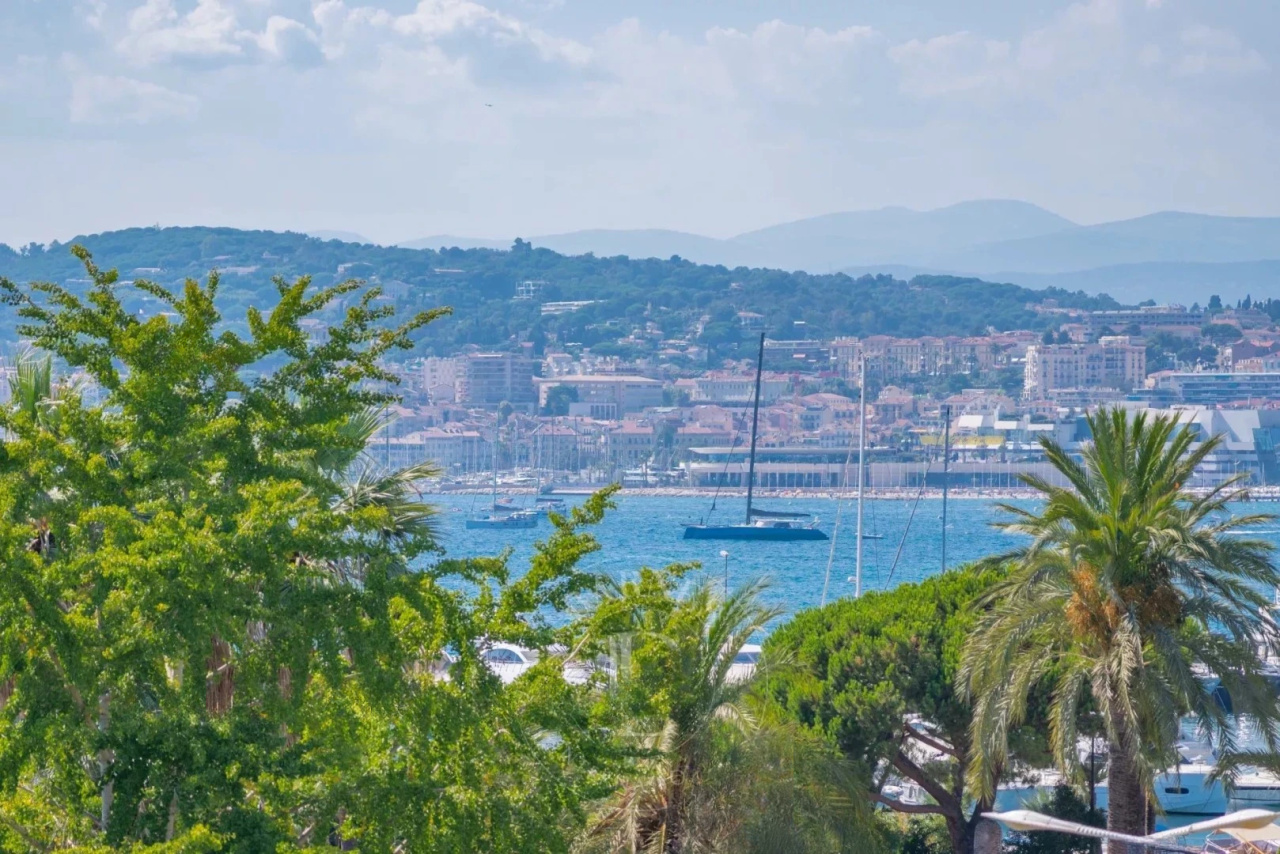 Flat in Cannes, France, 95 m² - picture 9