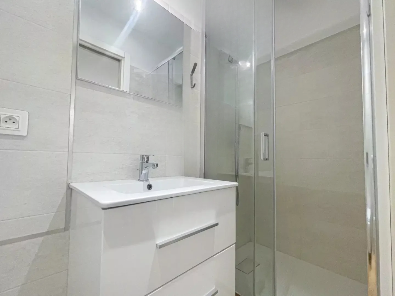 House in Cannes, France, 52 m² - picture 12