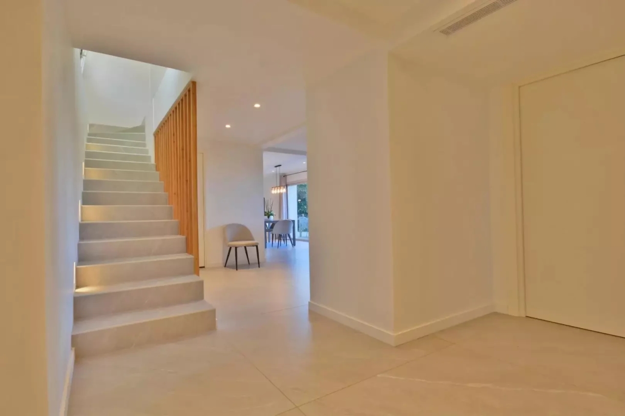 House in Cannes, France, 160 m² - picture 13