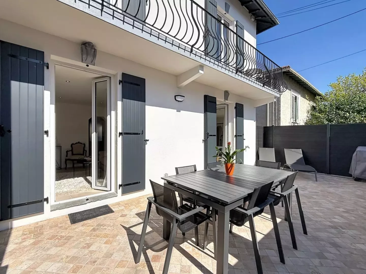 Flat in Cannes, France, 43 m² - picture 1