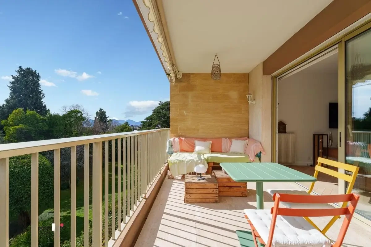 Flat in Cannes, France, 56 m² - picture 1