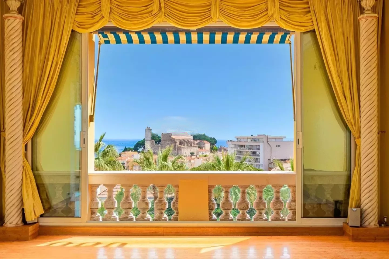 House in Cannes, France, 70 m² - picture 1