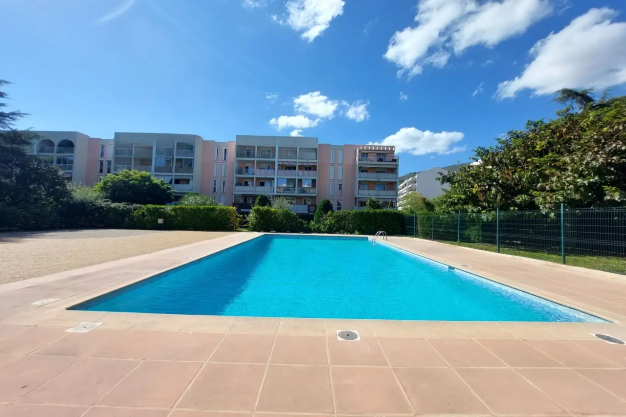 Flat in Cannes, France, 62 m² - picture 1