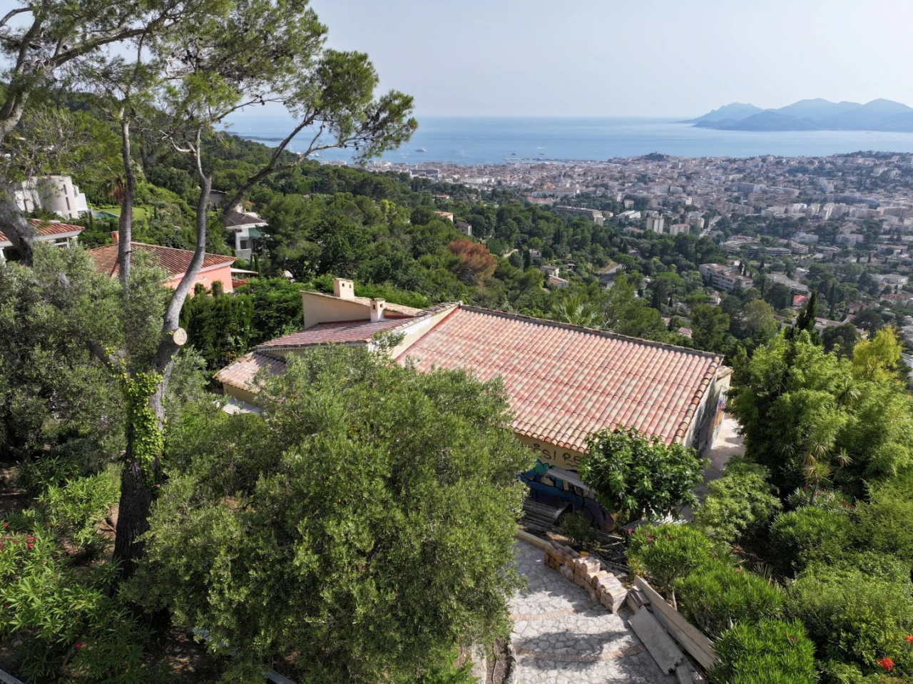 Flat in Cannes, France, 923 m² - picture 1
