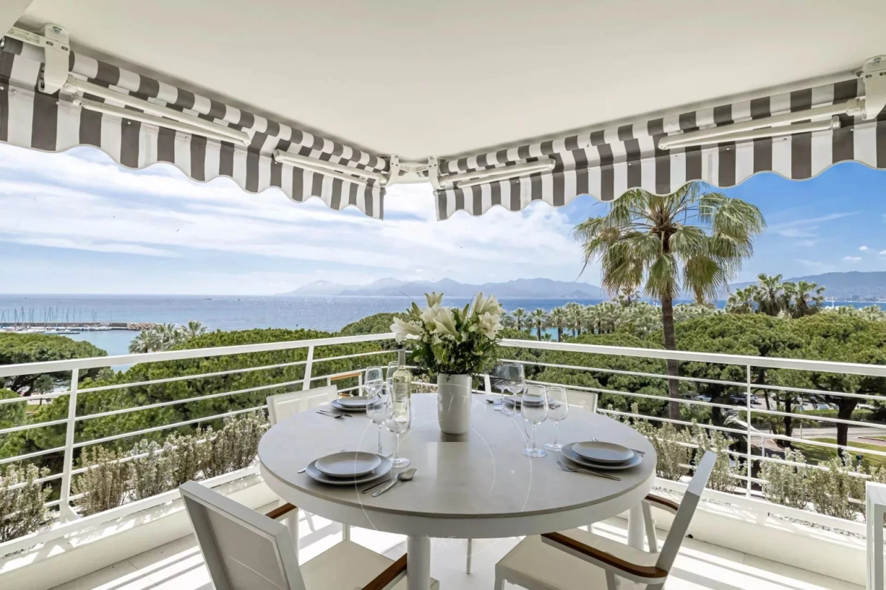 Flat in Cannes, France, 108 m² - picture 1