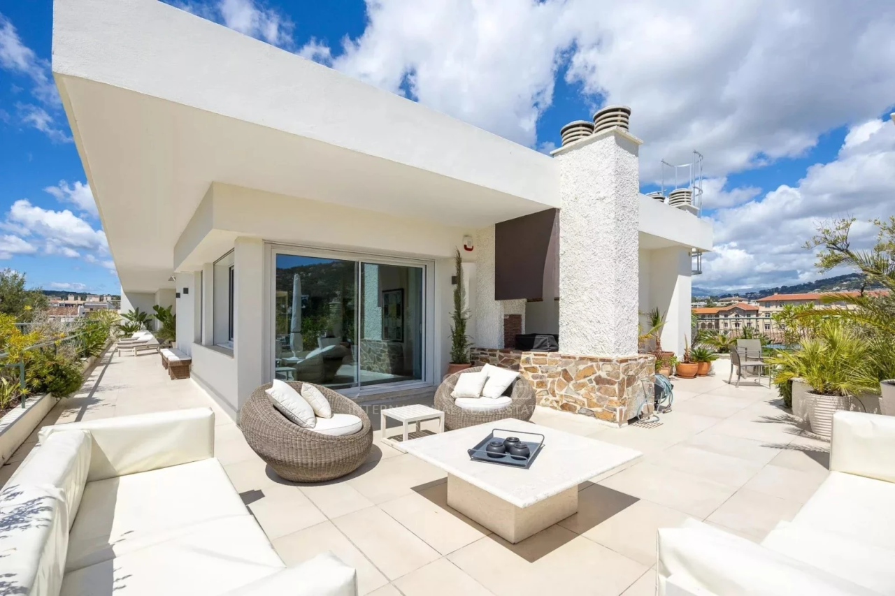 Flat in Cannes, France, 168 m² - picture 1