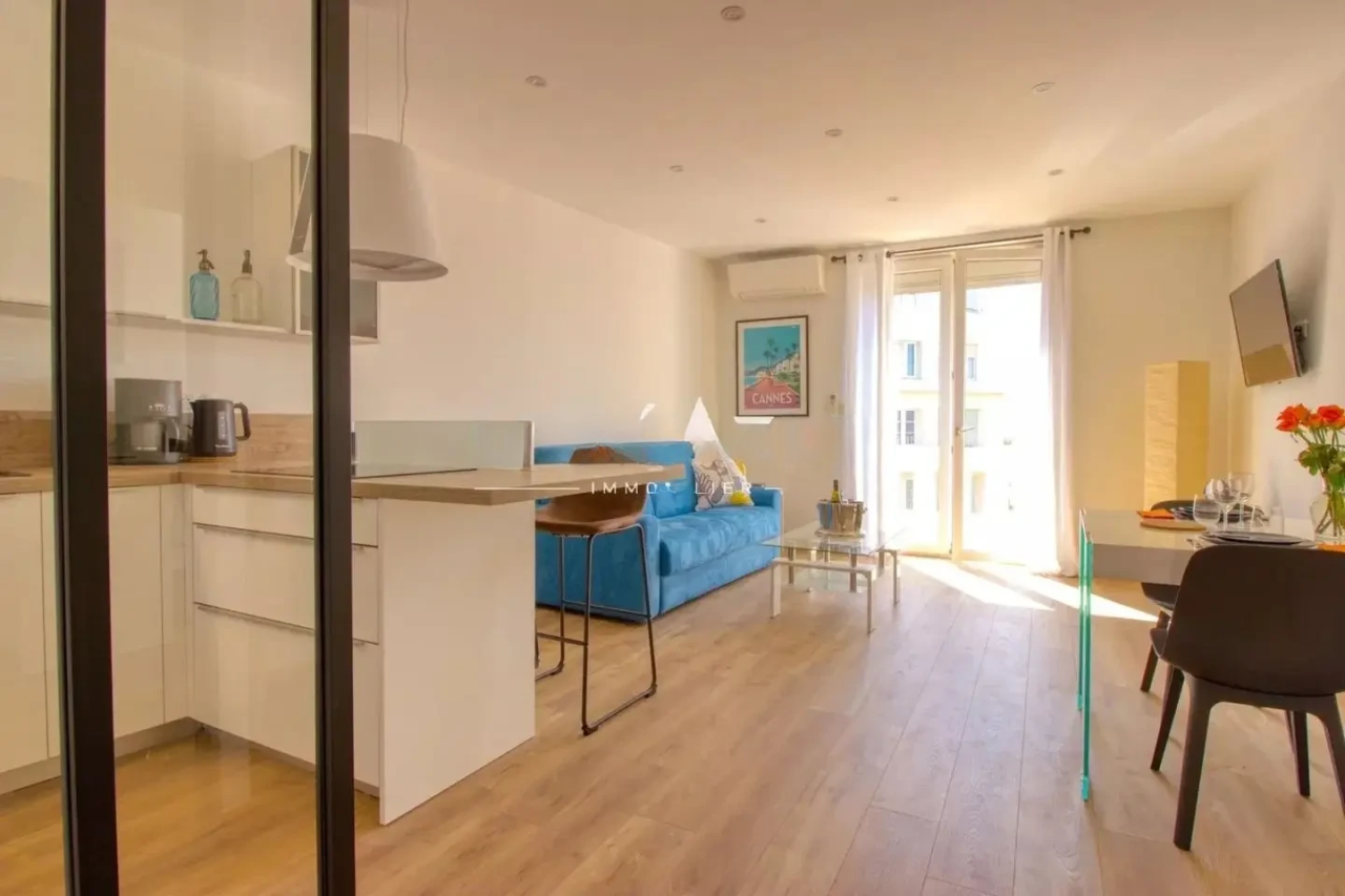 Flat in Cannes, France, 45 m² - picture 1