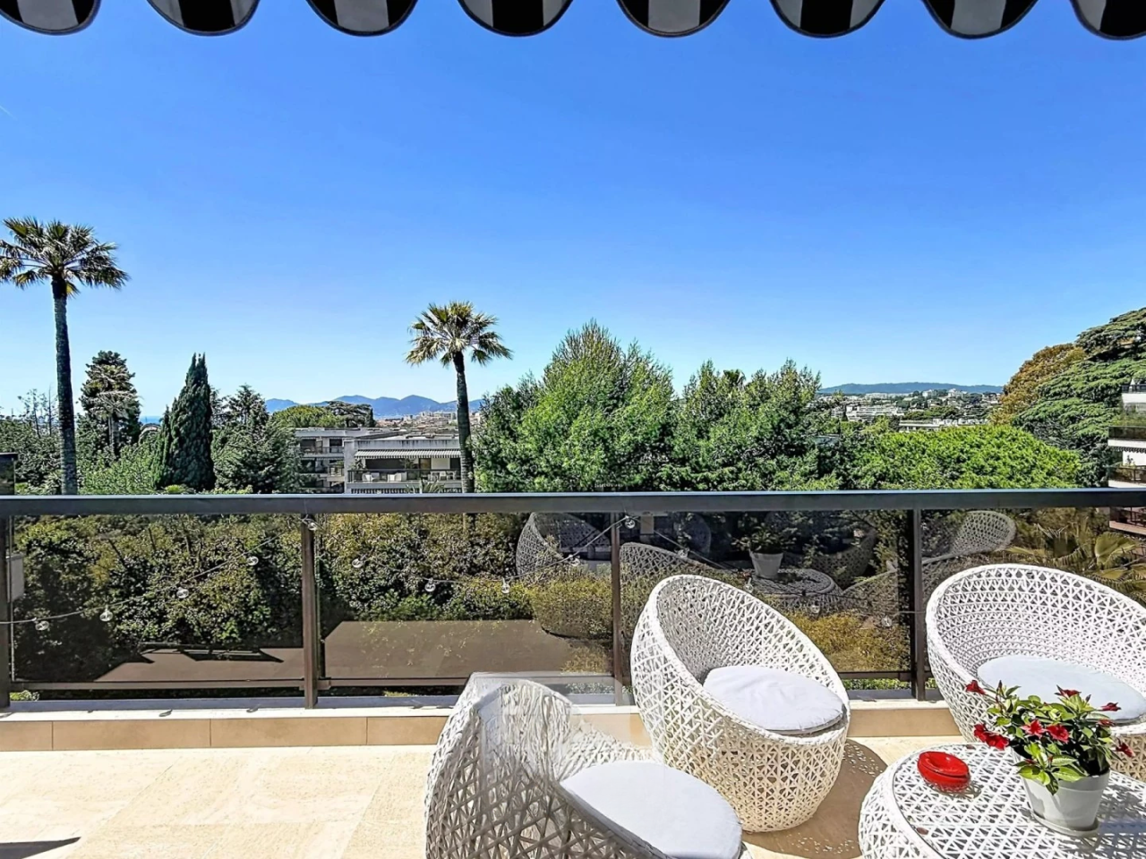 Flat in Cannes, France, 74 m² - picture 1