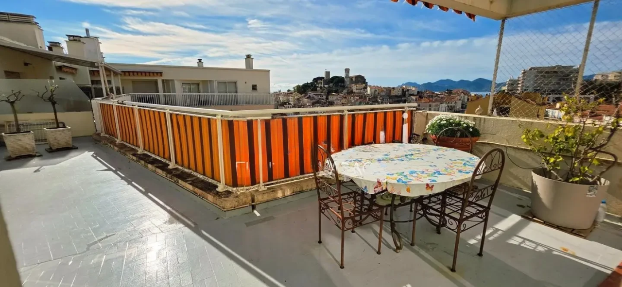 Flat in Cannes, France, 96 m² - picture 1