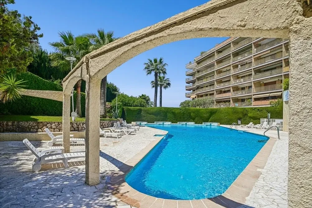 Flat in Cannes, France, 82 m² - picture 2