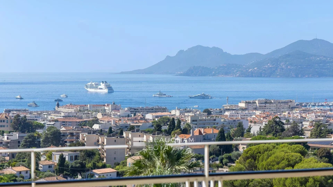 Flat in Cannes, France, 79 m² - picture 2