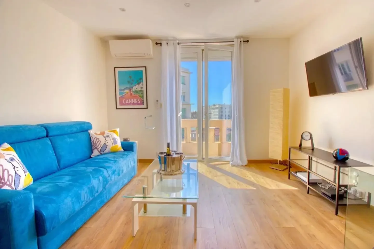 Flat in Cannes, France, 45 m² - picture 2