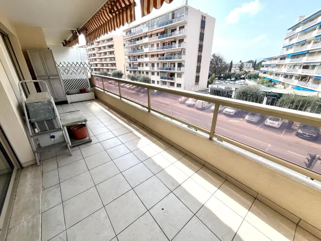 Flat in Cannes, France, 75 m² - picture 2