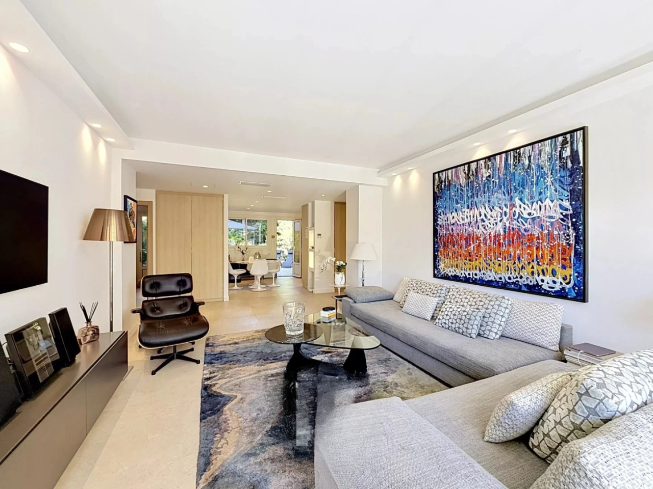 Flat in Cannes, France, 73 m² - picture 2