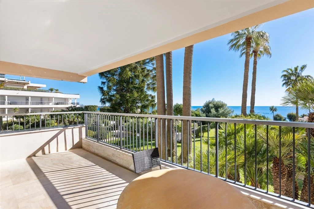 Flat in Cannes, France, 182 m² - picture 2