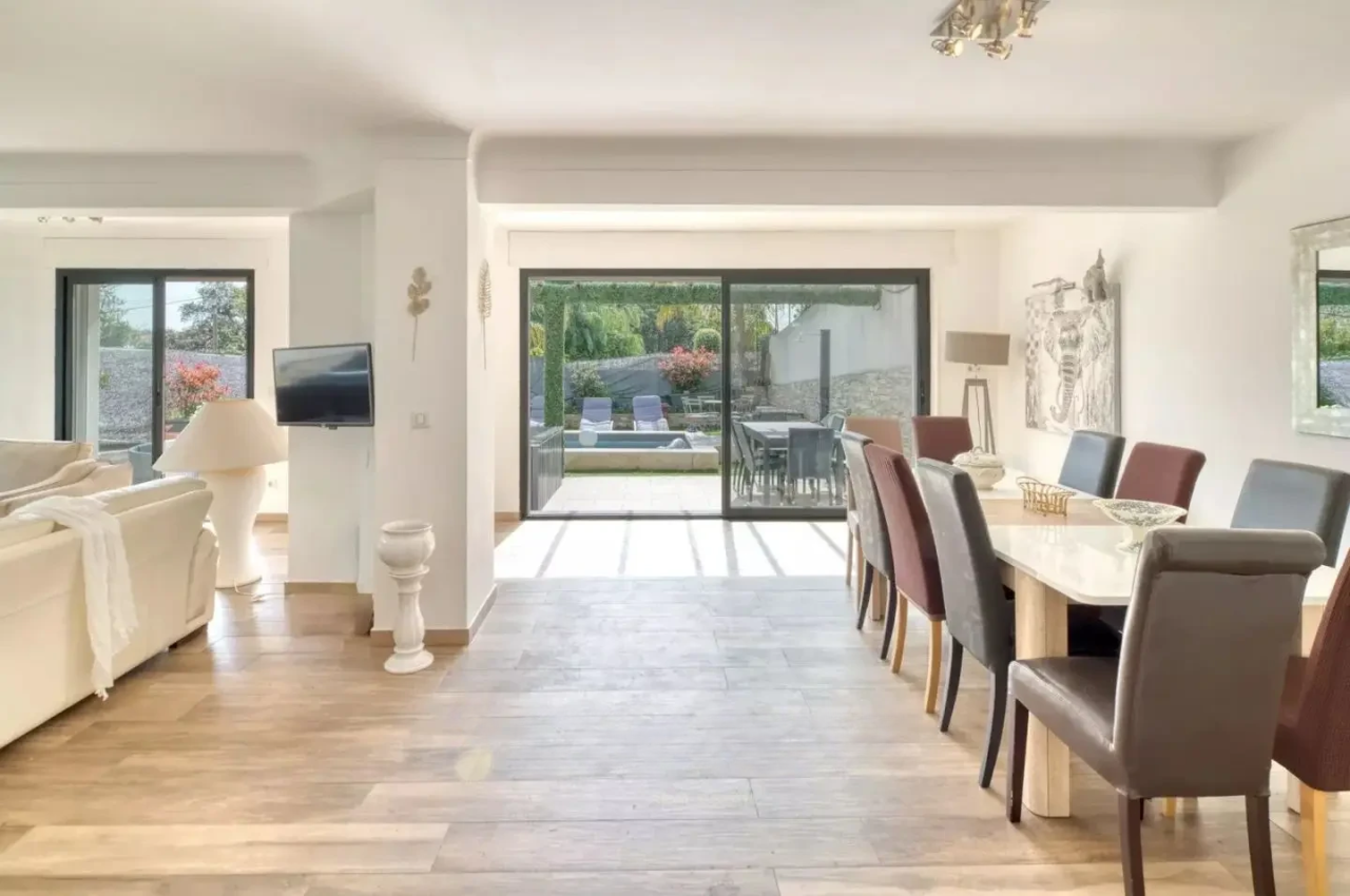 Flat in Cannes, France, 170 m² - picture 2