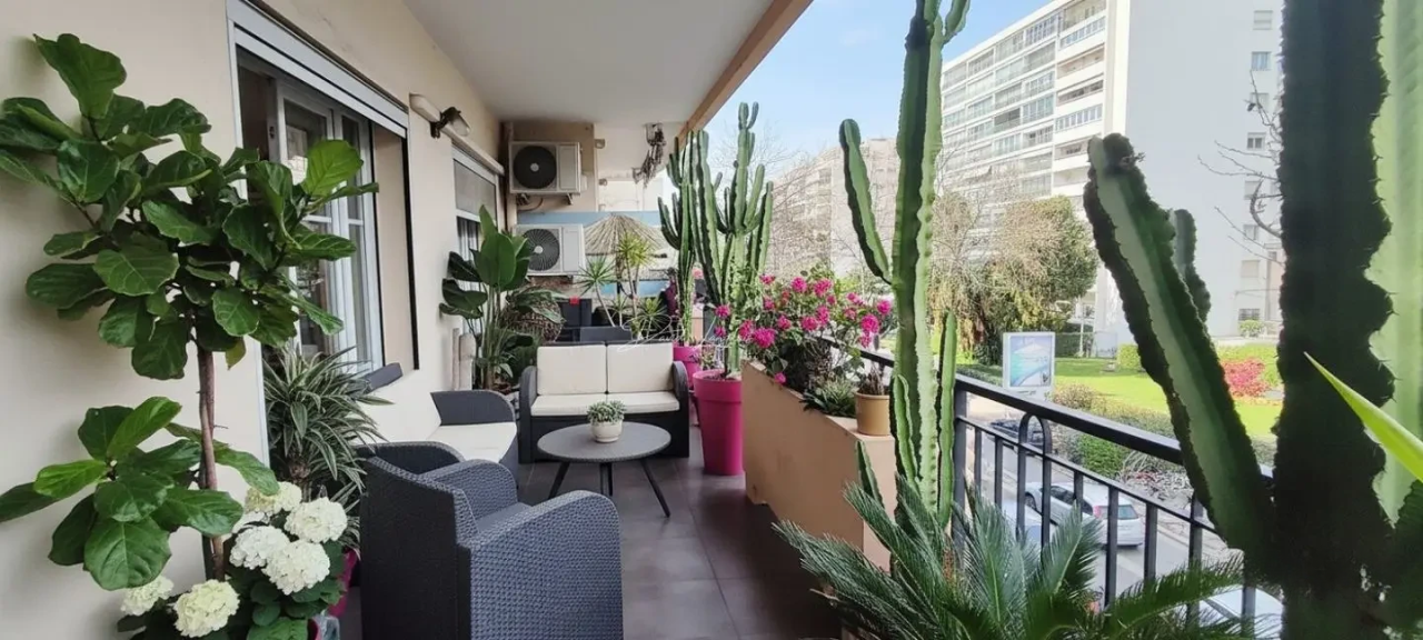 Flat in Cannes, France, 51 m² - picture 2