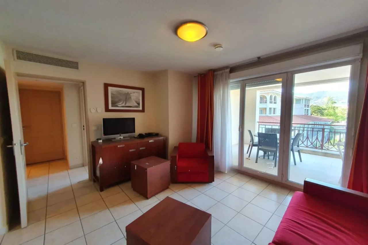 Flat in Cannes, France, 38 m² - picture 3