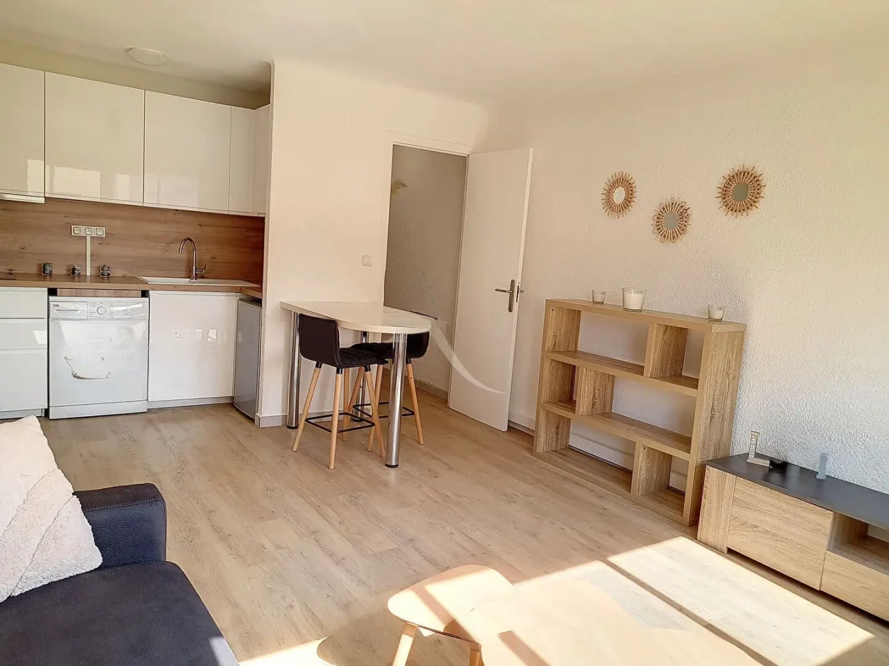 Flat in Cannes, France, 27 m² - picture 3