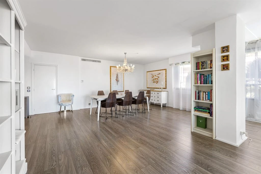 Flat in Cannes, France, 182 m² - picture 5