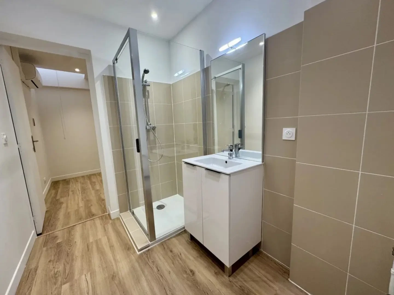 Flat in Cannes, France, 35 m² - picture 6