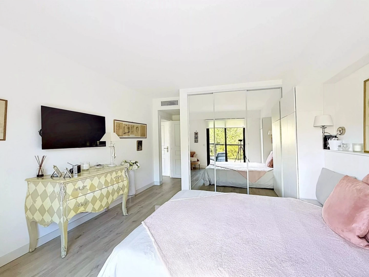 Flat in Cannes, France, 74 m² - picture 7