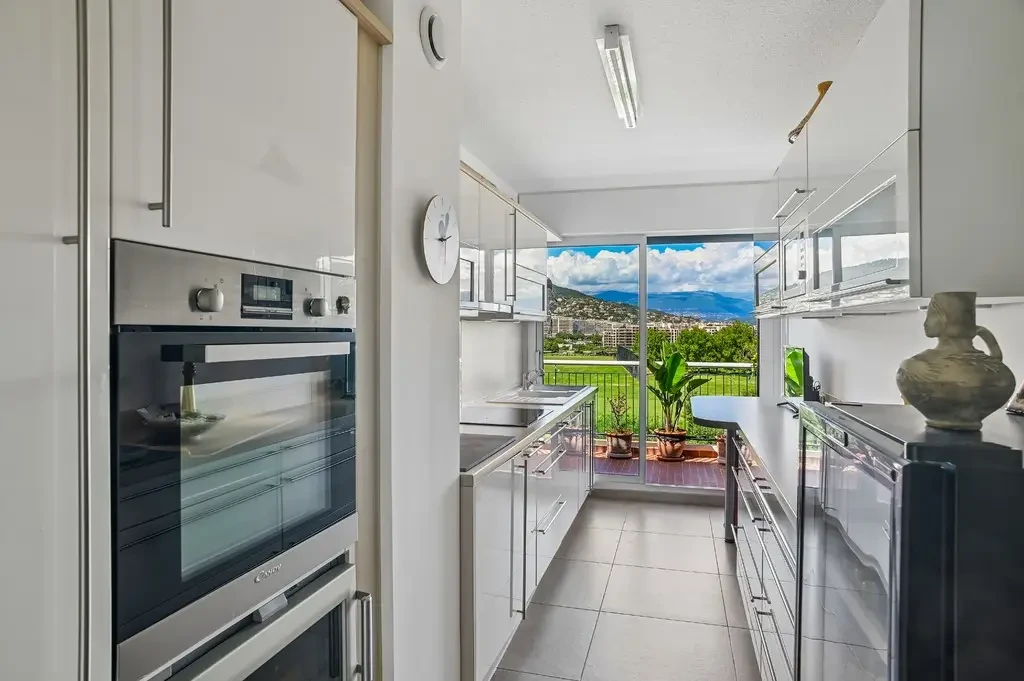 Flat in Cannes, France, 110 m² - picture 7