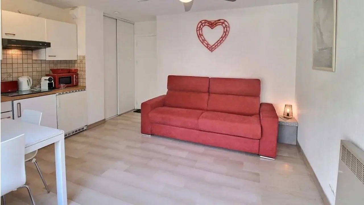 Flat in Cannes, France, 21 m² - picture 7