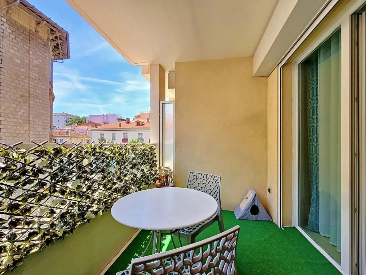 Flat in Cannes, France - picture 7
