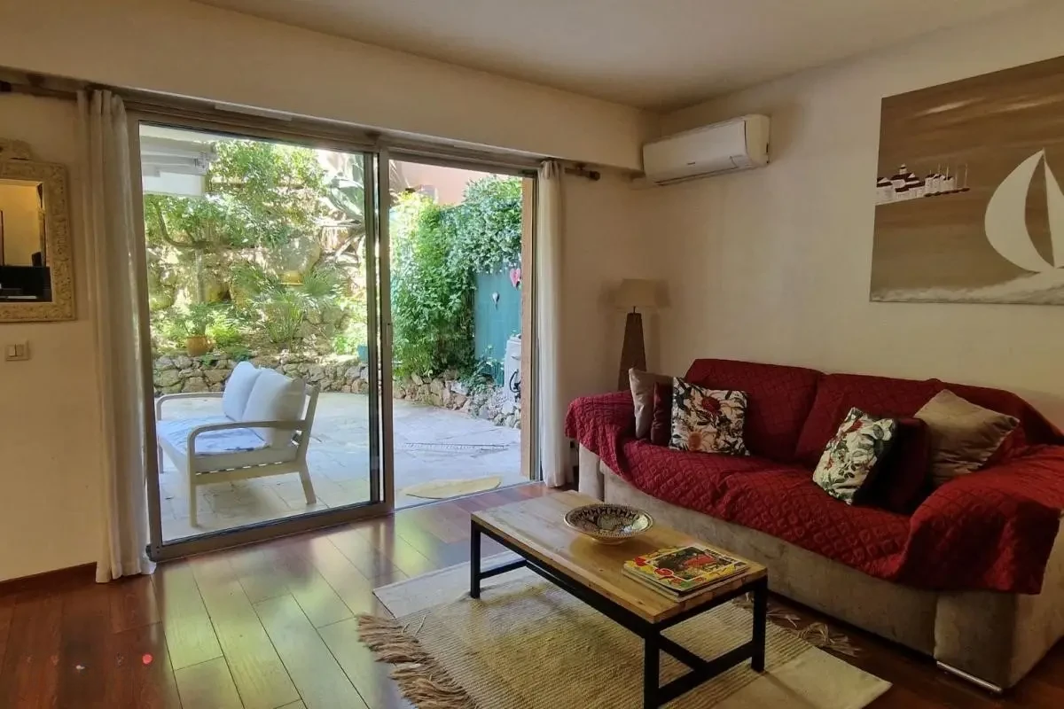 Flat in Cannes, France, 47 m² - picture 7