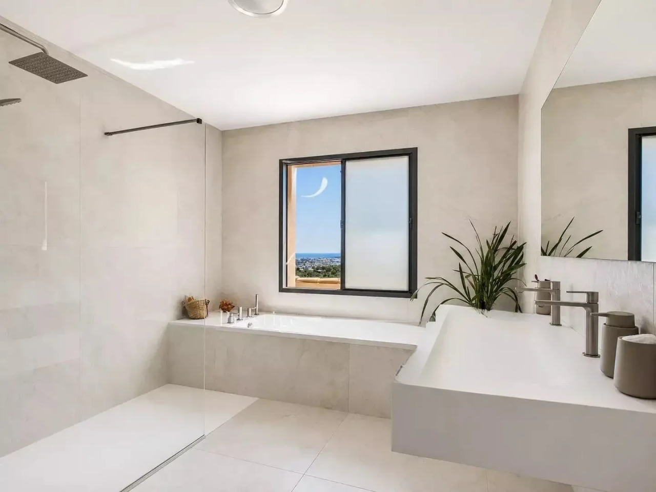 Flat in Cannes, France, 375 m² - picture 8