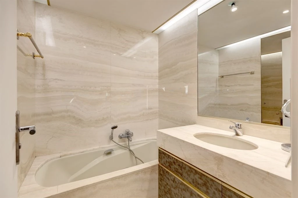Flat in Cannes, France, 89 m² - picture 8