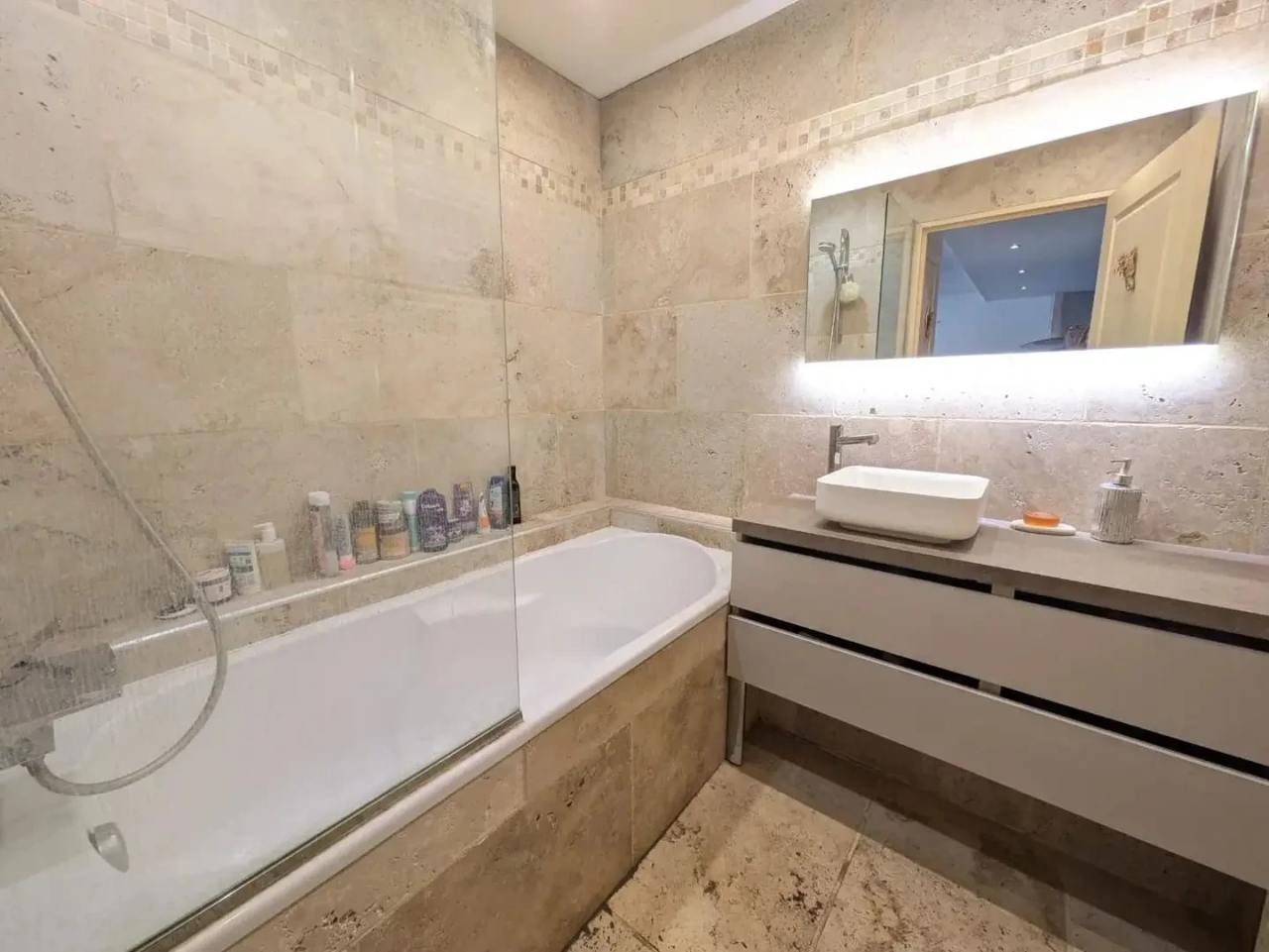 Flat in Cannes, France, 47 m² - picture 9