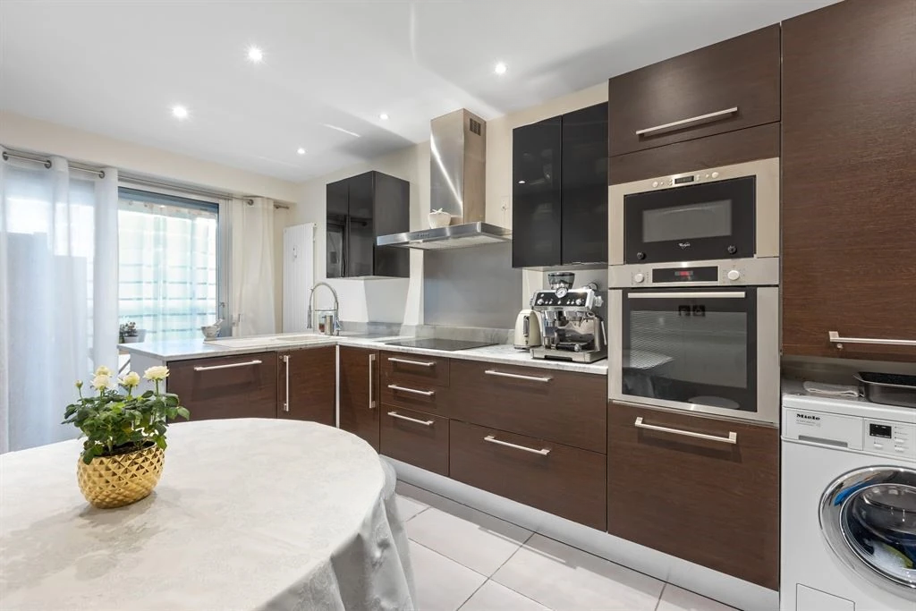 Flat in Cannes, France, 182 m² - picture 9