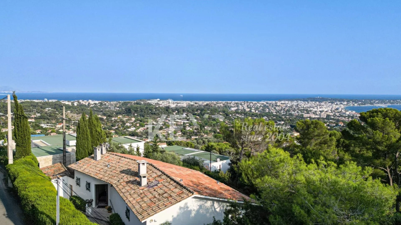 Flat in Cannes, France, 220 m² - picture 9