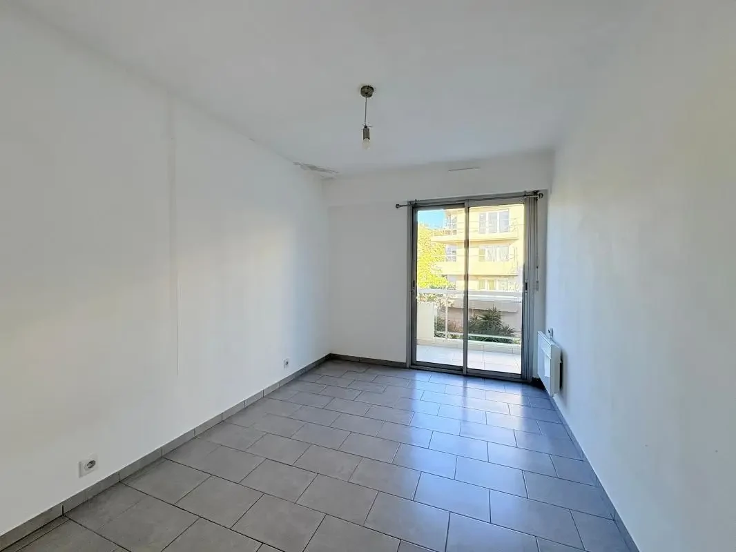 Flat in Cannes, France, 71 m² - picture 10