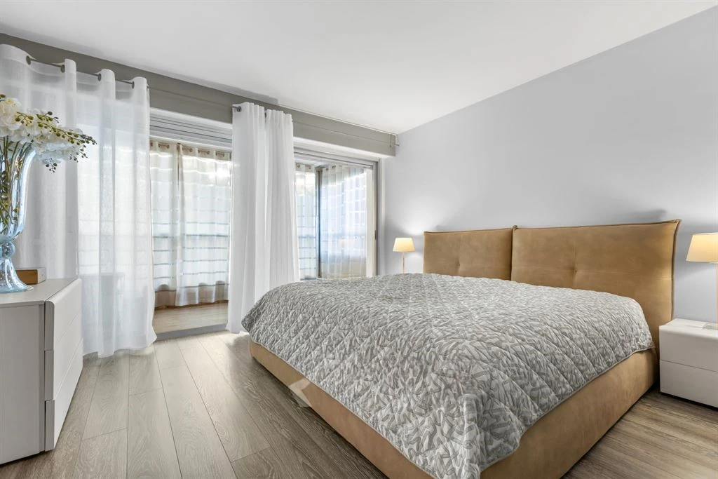 Flat in Cannes, France, 182 m² - picture 11