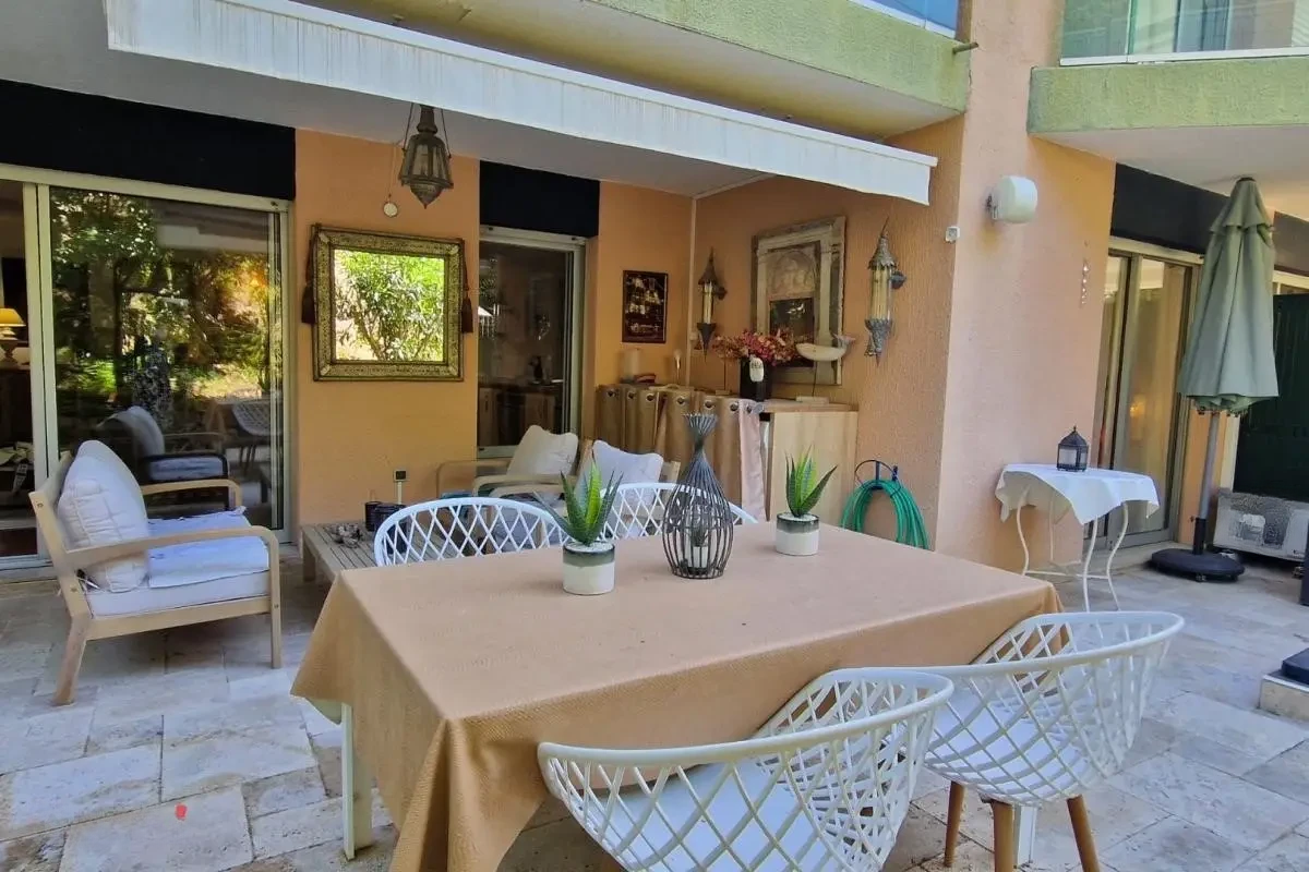 Flat in Cannes, France, 47 m² - picture 13