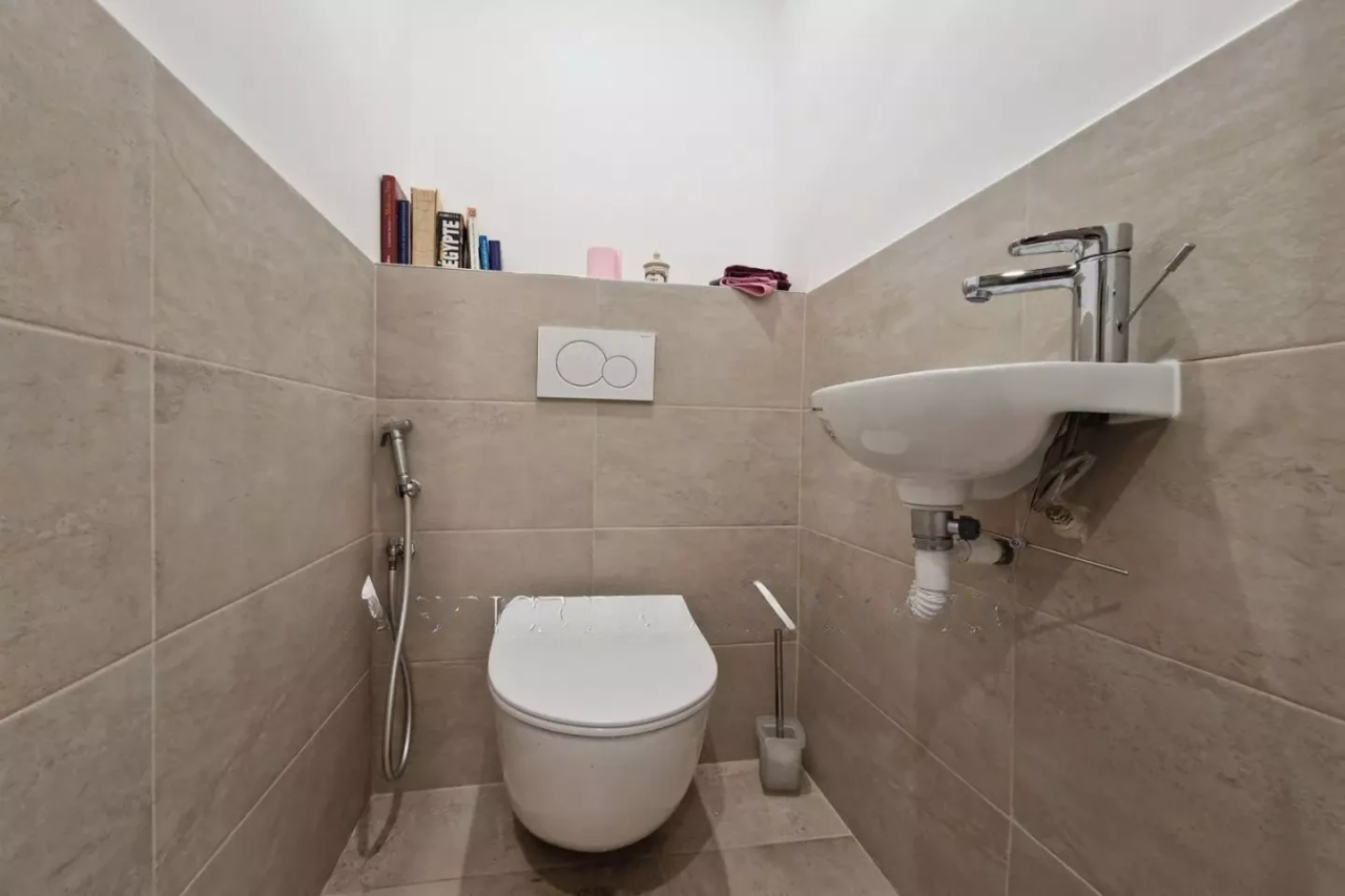 Flat in Cannes, France, 88 m² - picture 17