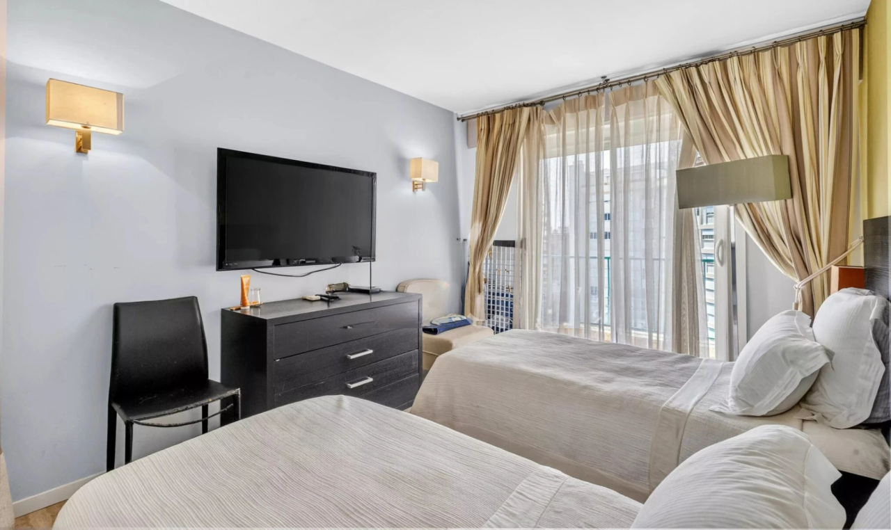 Flat in Cannes, France, 98 m² - picture 17