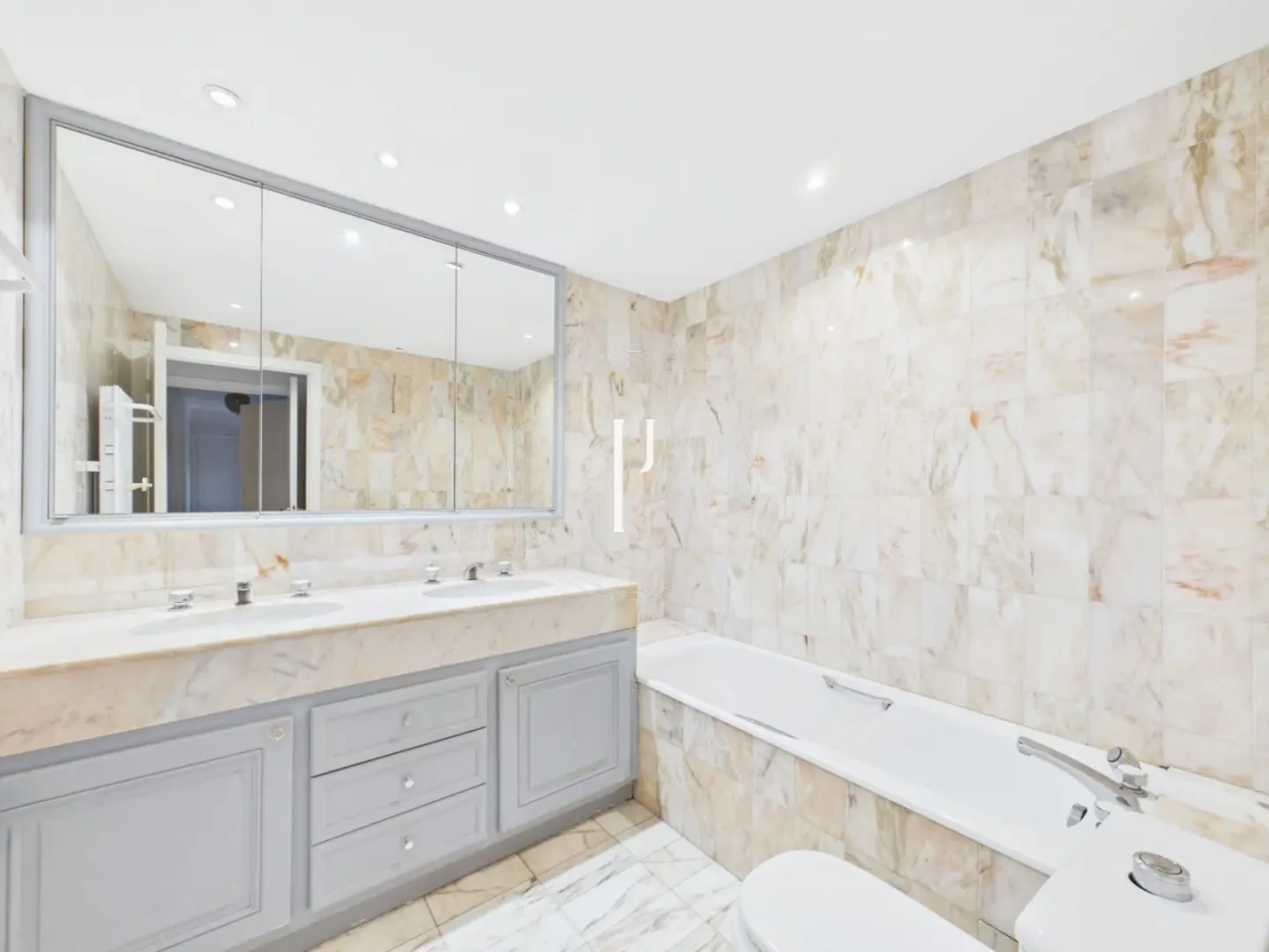 Flat in Cannes, France, 108 m² - picture 17