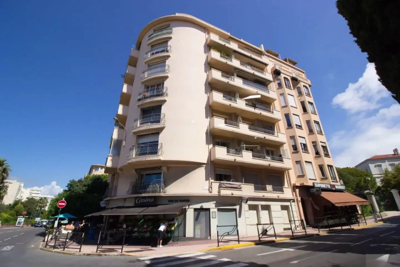 Flat in Cannes, France, 45 m² - picture 17