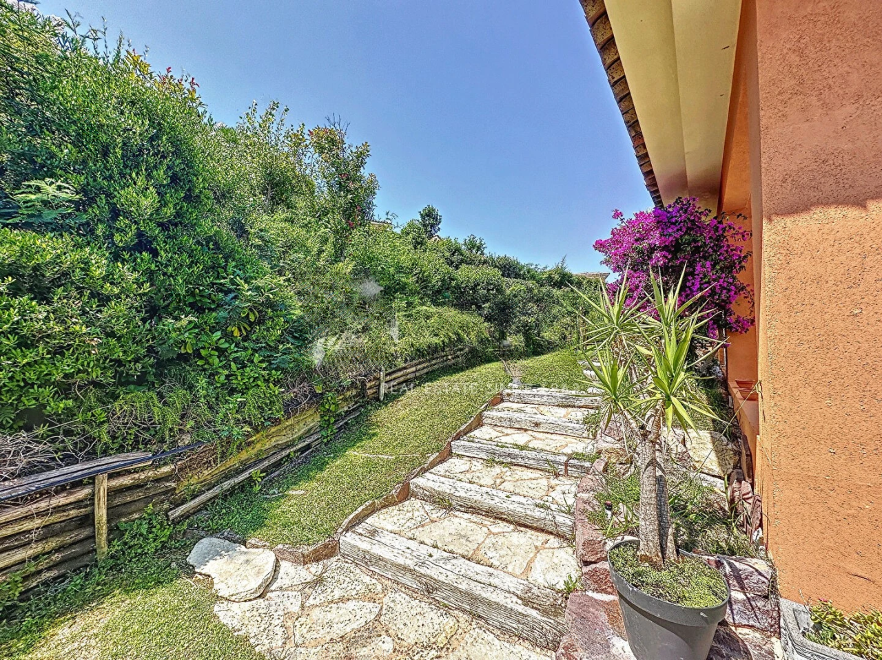 Flat in Cannes, France, 141 m² - picture 18