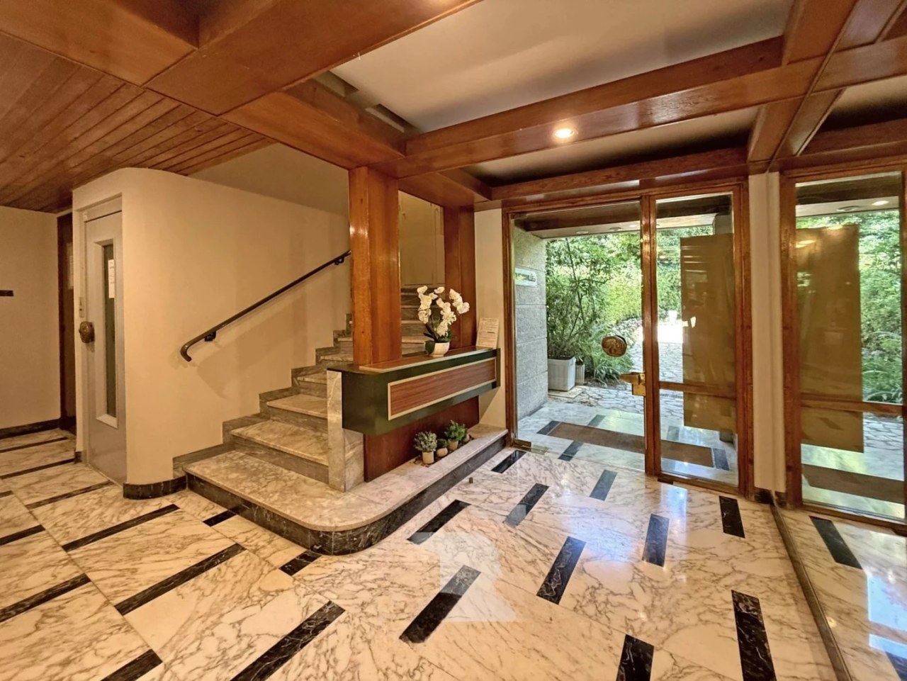 Flat in Cannes, France, 73 m² - picture 18