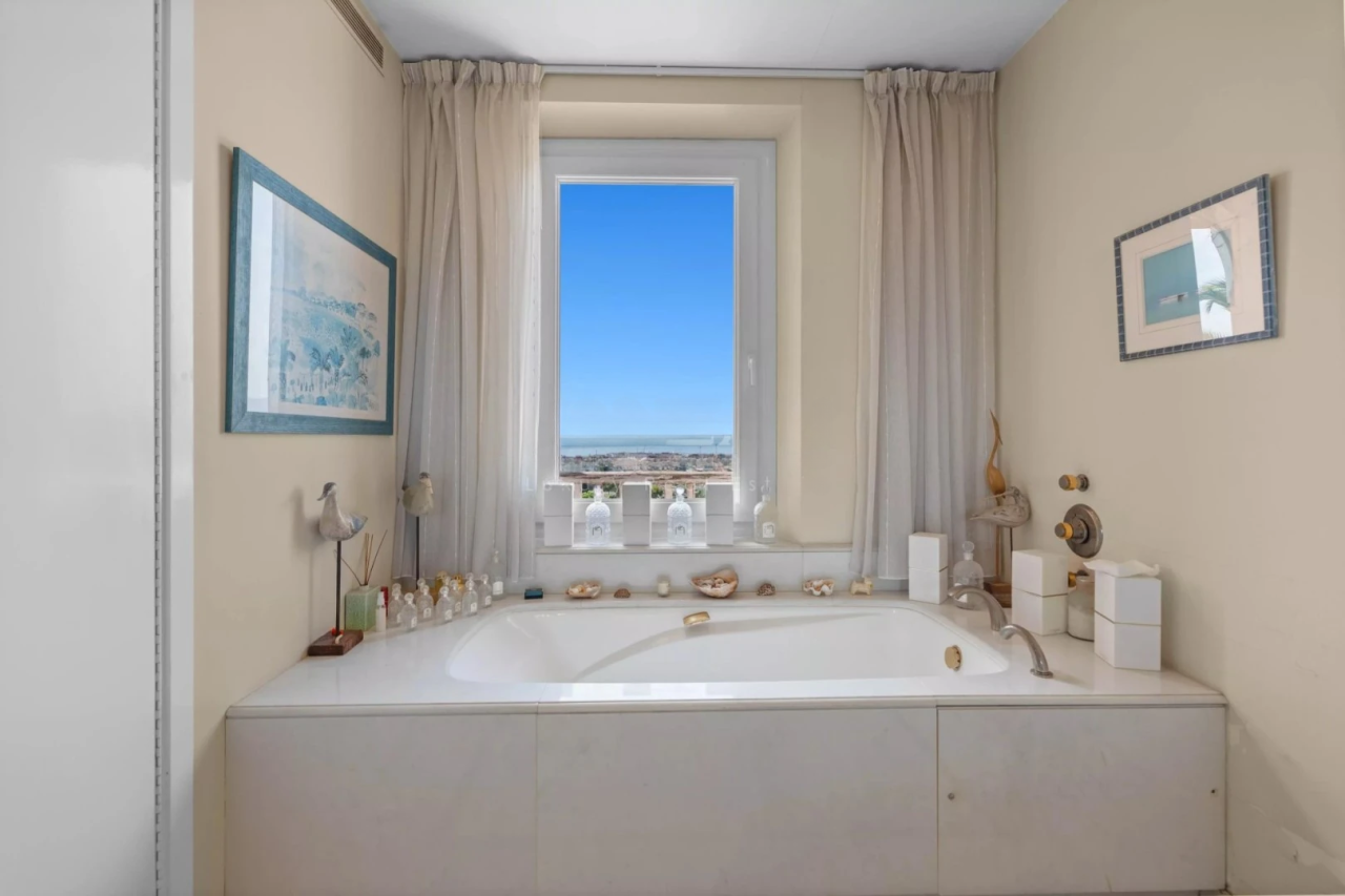 Flat in Cannes, France, 682 m² - picture 18