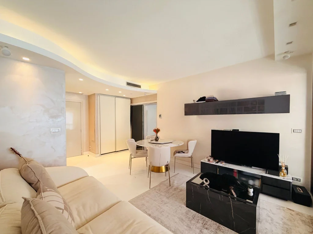 Flat in Saint Roman, Monaco, 83 m² - picture 4