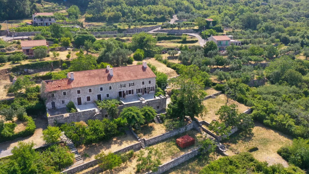 House in Sveti Stefan, Montenegro, 349 m² - picture 1