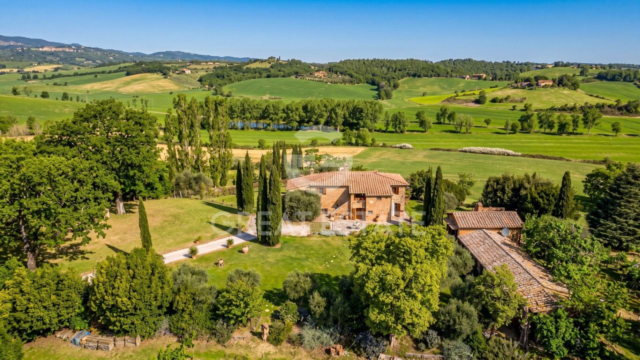 Maison à Chiusi, Italie, 355.35 m² - image 2