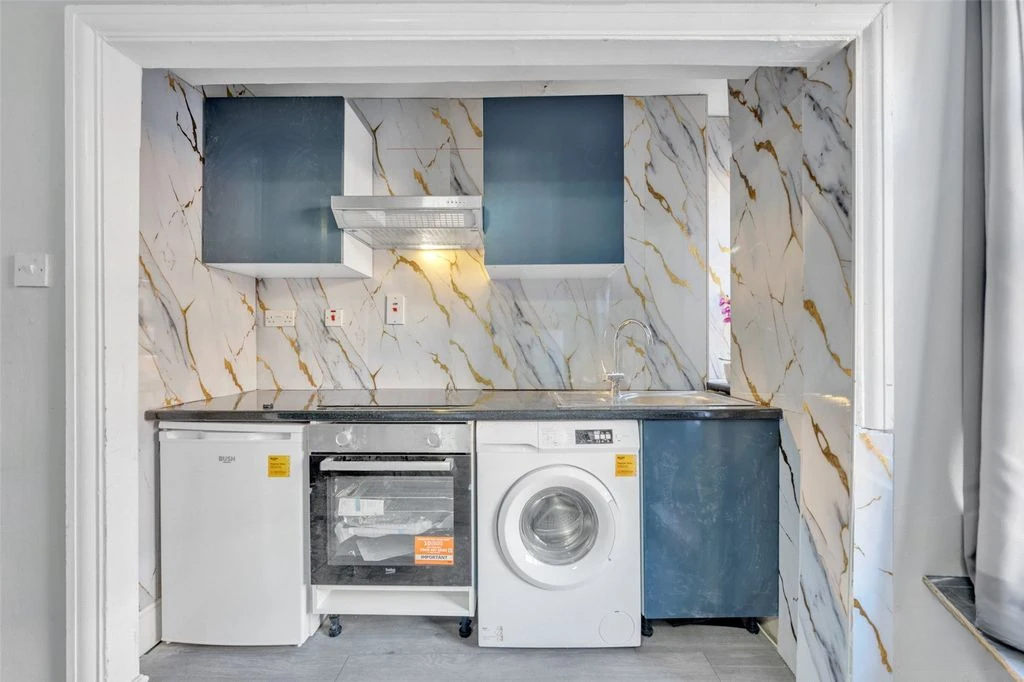 Flat in London, United Kingdom, 25 m² - picture 2